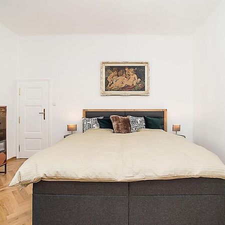 Newly Renovated 1-Bed Apartment At Charles Bridge Πράγα Εξωτερικό φωτογραφία