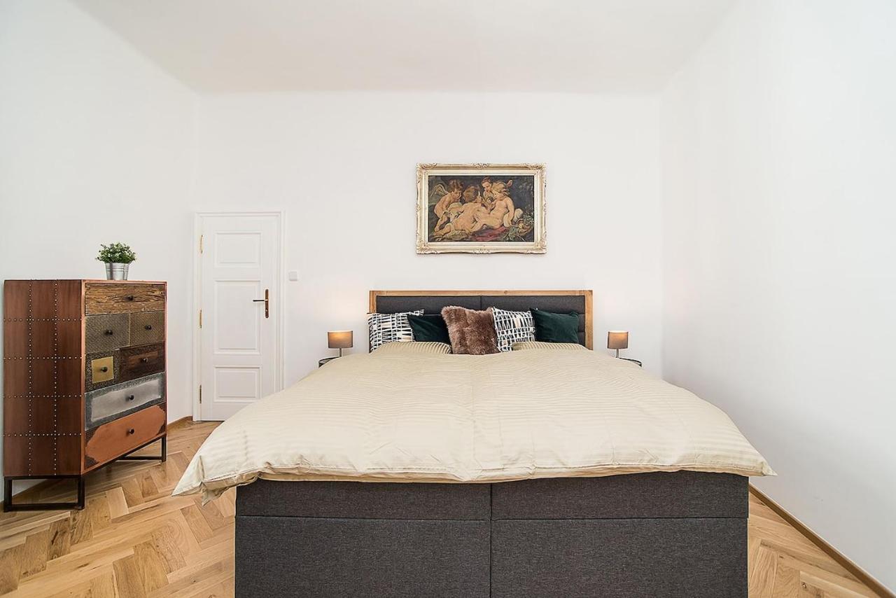 Newly Renovated 1-Bed Apartment At Charles Bridge Πράγα Εξωτερικό φωτογραφία