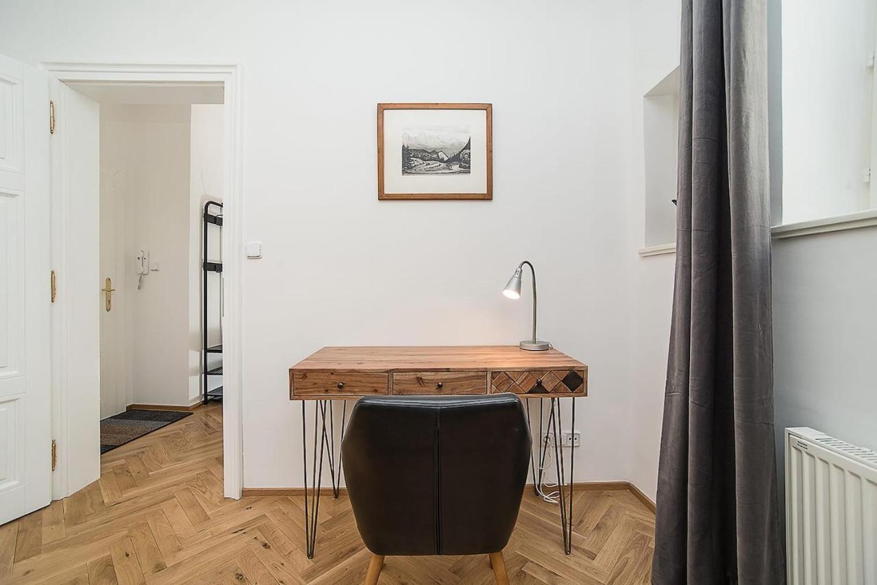 Newly Renovated 1-Bed Apartment At Charles Bridge Πράγα Εξωτερικό φωτογραφία
