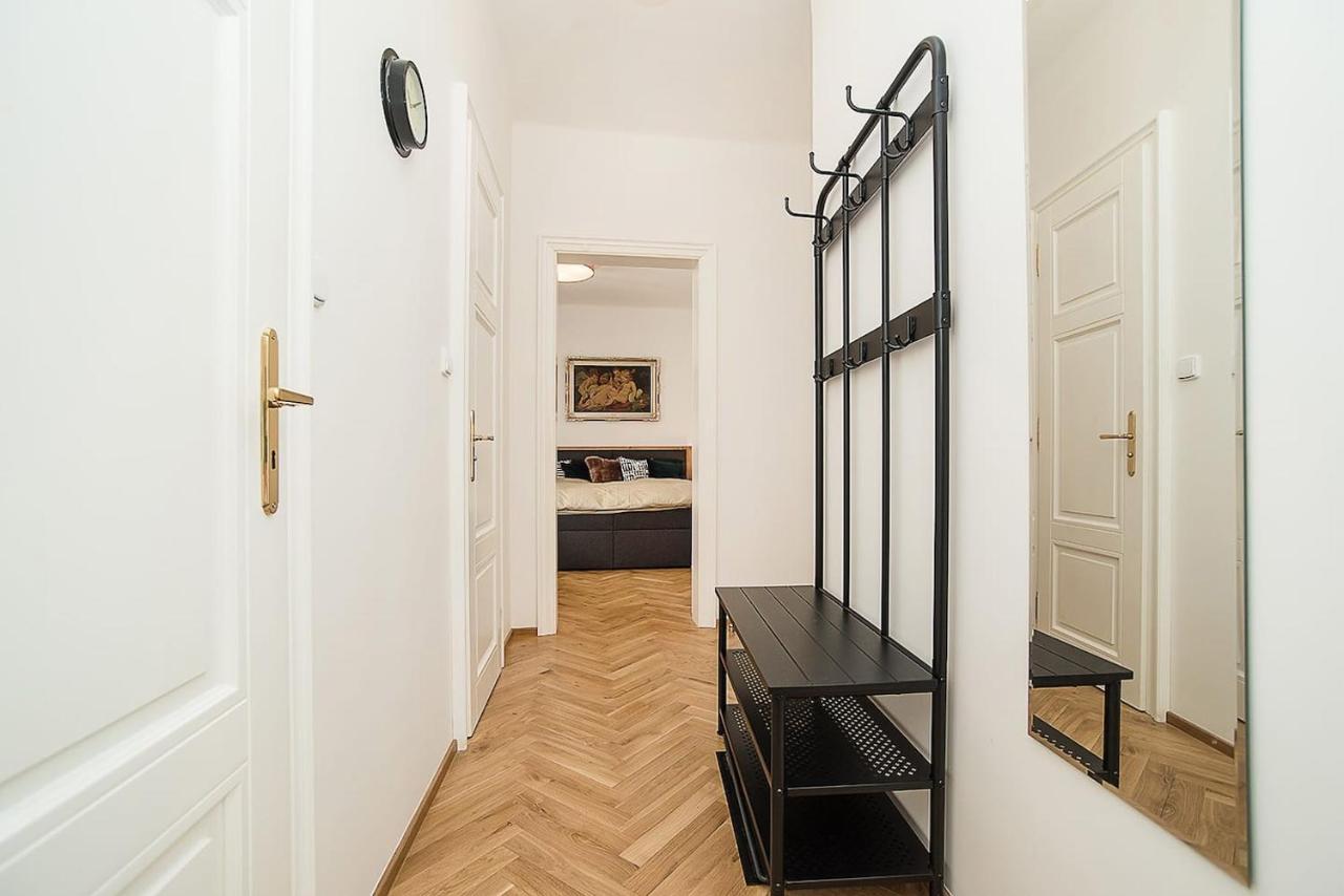 Newly Renovated 1-Bed Apartment At Charles Bridge Πράγα Εξωτερικό φωτογραφία